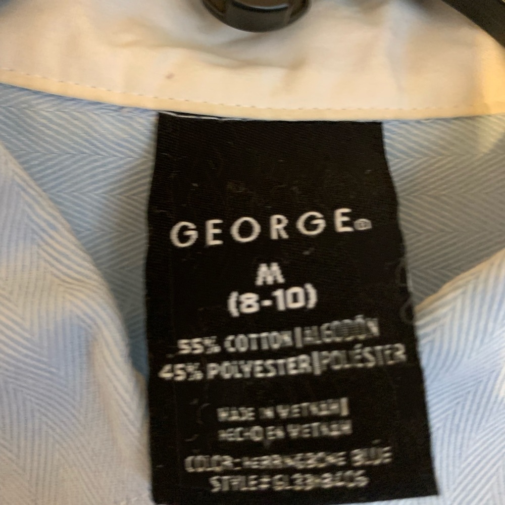 Woman’s Button Up - Picture 3 of 4